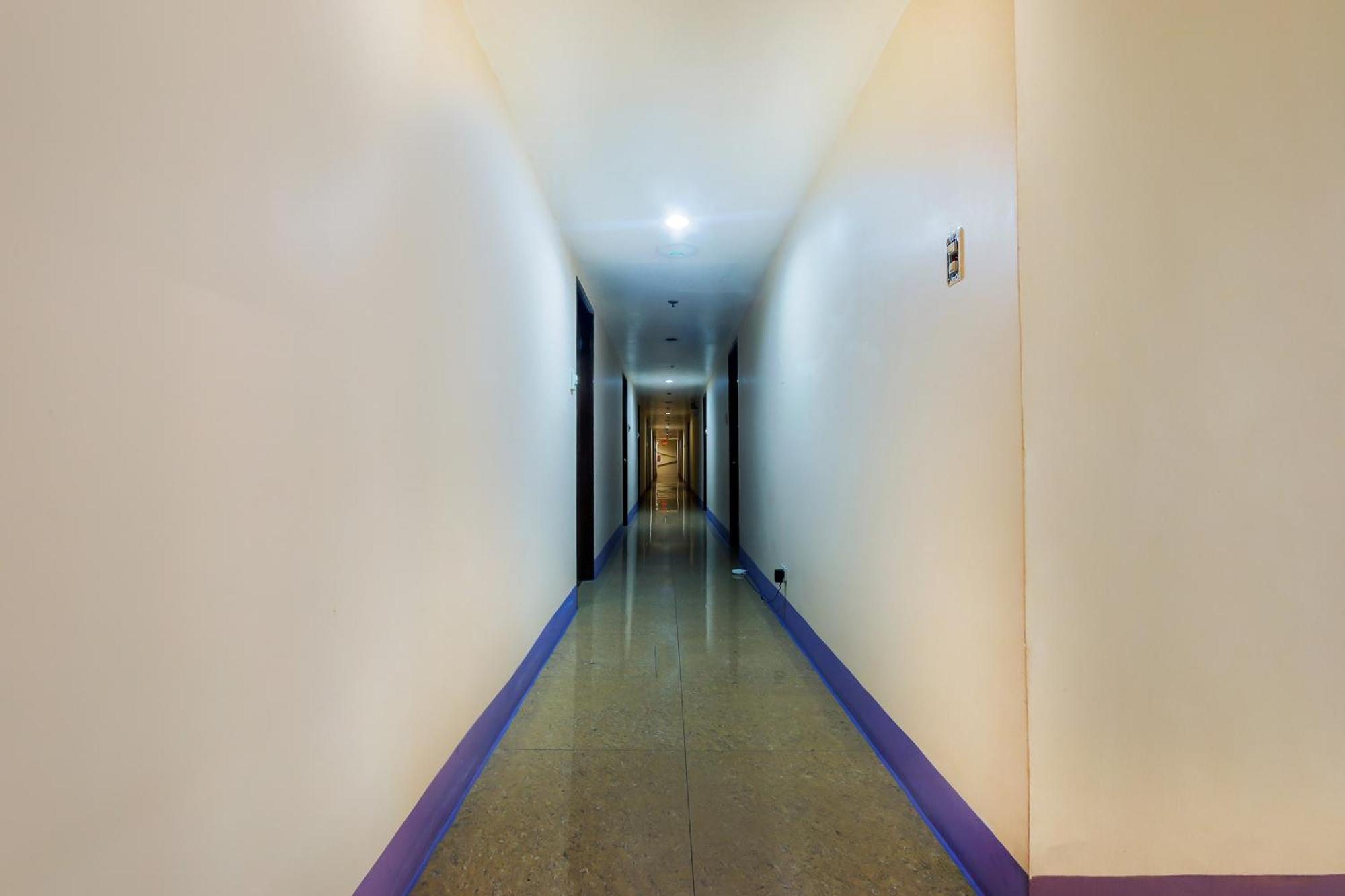 Cote D' Azure Hotel Las Piñas Екстериор снимка